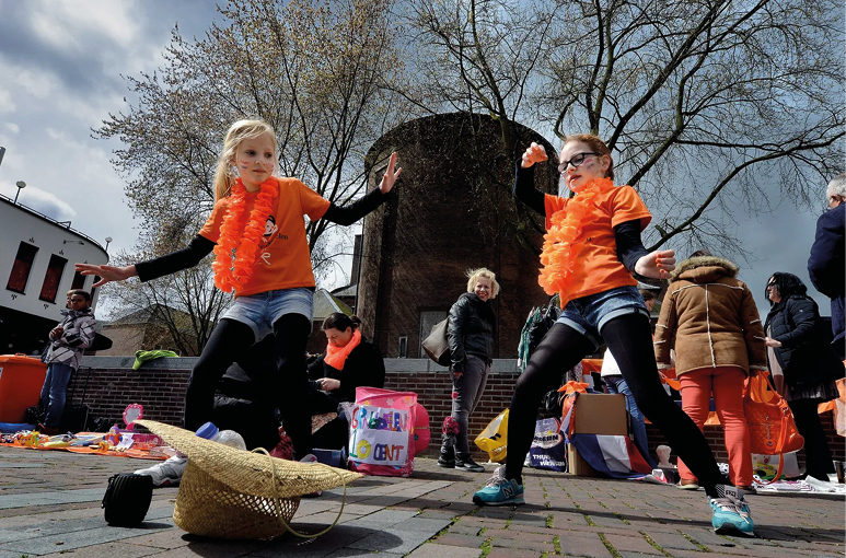 Zaterdag 27 april VAN 06.00 tot 22.00 uur Koningsdag Roosendaal